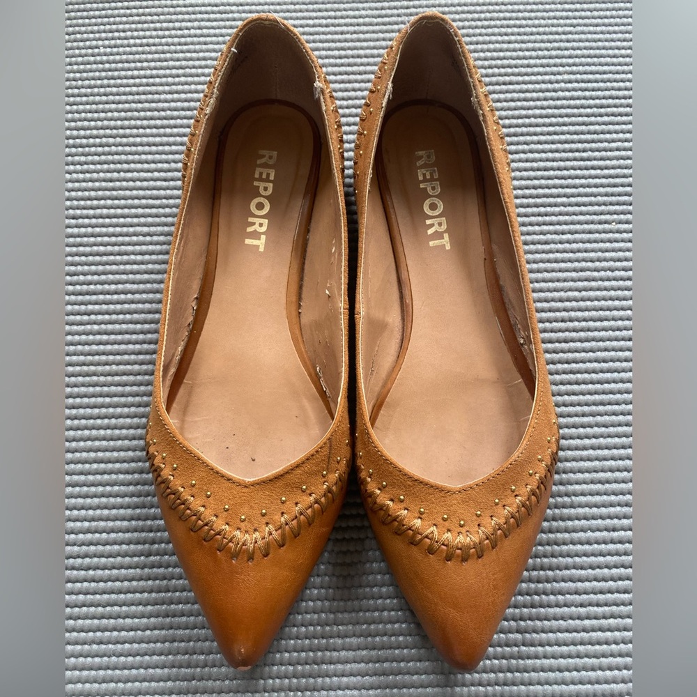 Report Women's Brown Flats with Stitch Detail